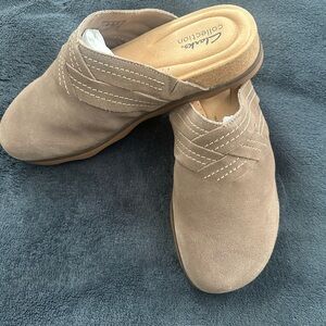 Clarks Brynn Glide clogs, pebble suede (beige), women’s size 9